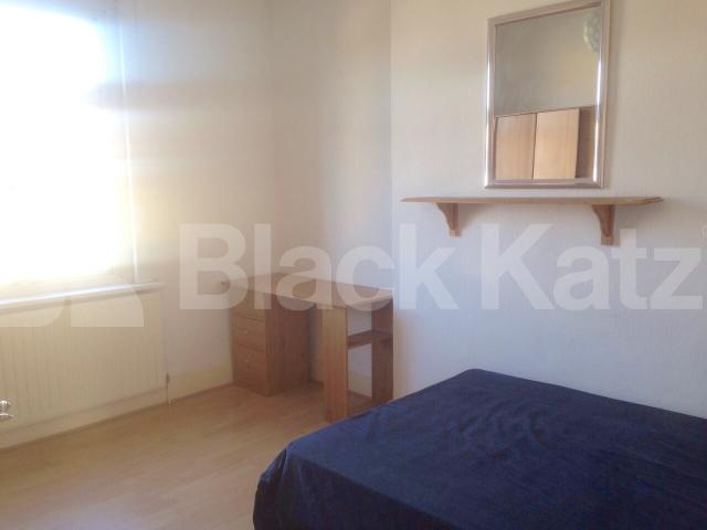 			LET , 4 Bedroom, 1 bath, 1 reception Apartment			 Battersea Park Road, Battersea